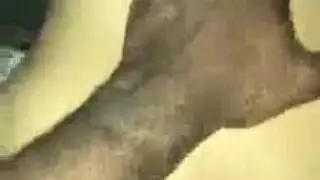 جارة عاهرة تتوسل لشرج من قضيب أسود كبير حبيبها المخدوع غائب