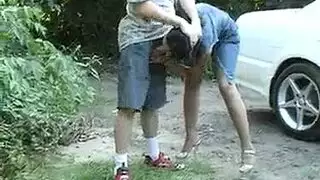 سكس فرنسي في الغابة: جنس في السيارة ومص قضيب بالكاميرا الخفية