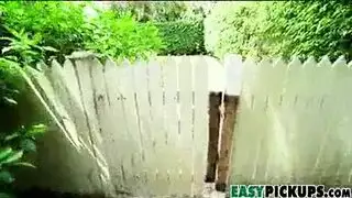 خيرية كروفورد الذهاب مثليه مع العنبر، زوجها في طريقه إلى المنزل ويتمتع بجولة مثليه