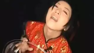 علاقة جنسية جماعية تنتهي بآسيوية مغطاة بالمني