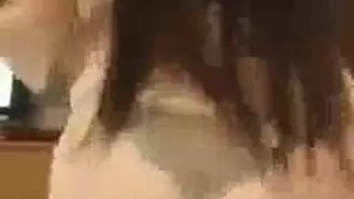 فتيات صغيرات بجوارب طويلة مشهد جنس جماعي