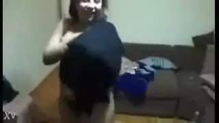 رقص شرقي إباحي: فتيات عربيات مرتديات البيكيني يعرضن مهبلهن ومؤخرتهن