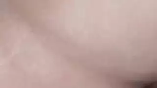 زوجة عربية حقيقية يتم إصبع فرجها بخشونة