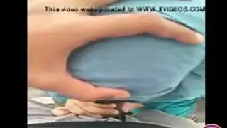 هي ترتدي حجابًا لكنها تحب القضيب النابض في فمها