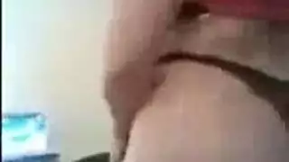 يستمني ويشرب لبنه بنفسه
