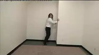 شقراء مغرية تفتح ساقيها على مصراعيهما لتمتع بقضيب عميق