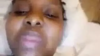 الأبنوس جبهة تحرير مورو الإسلامية ، نيلي يلعب لها بهدوء بينما لا أحد آخر في المنزل لرؤيتها