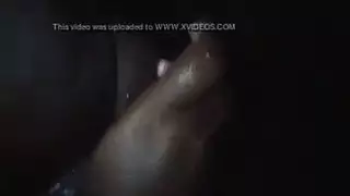 حركة شرجية إباحية: سمراء ذات شعر مجعد تأخذ كل شيء