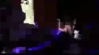 زميل الغرفة يضاجع ديزي بوضعية الكلب بينما الصديق خارج المنزل