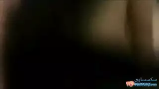 بنت عربية تستمتع