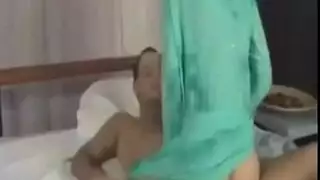 فتاء سوداء ترضع زب ابيها