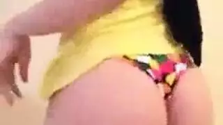 ام ترضع ابنهامن بزازها الملبن