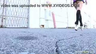 الفاتنة البنية جرايسي جلام في مشهد جنس جماعي مختلط إكس إكس إكس